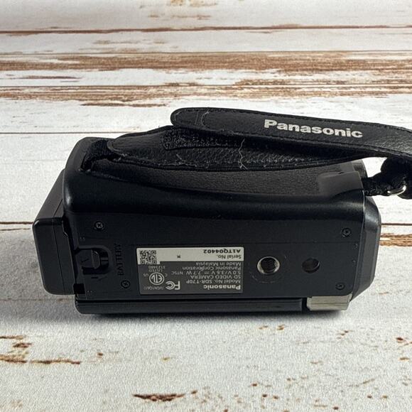 Panasonic SDR-T70 4GB Built-in Memory Camcorder Tested No Battery/Charger - Picture 5 of 8